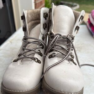 Women's Cream Lace-Up Boots